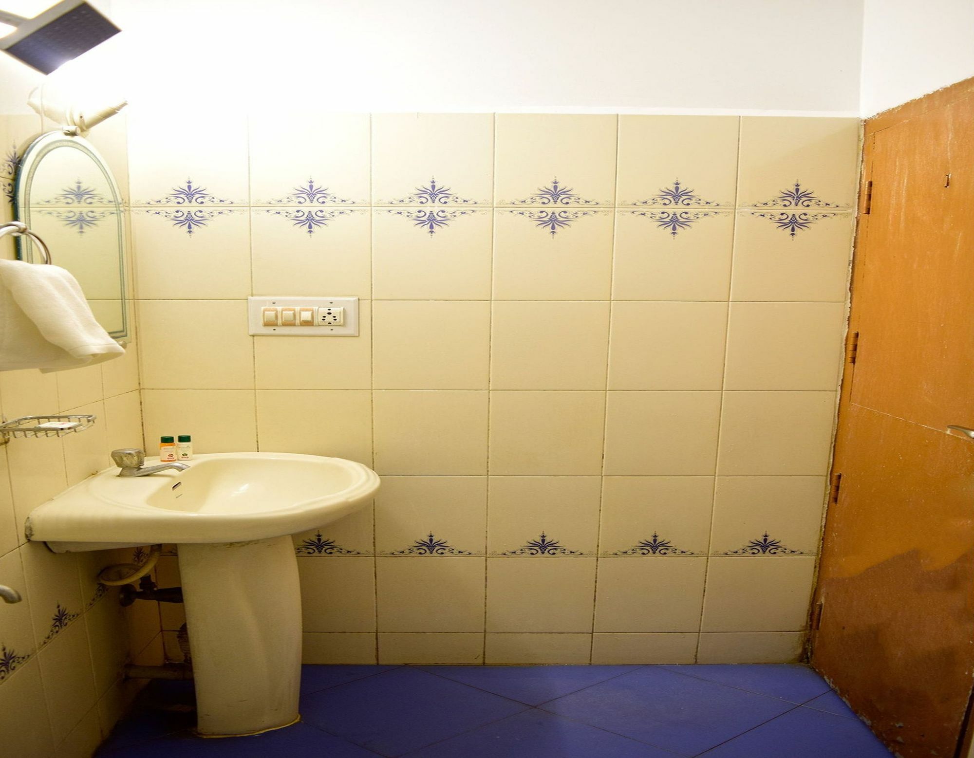 Fabhotel Shivaals Residency - Rajajinagar Bangalore Exteriör bild